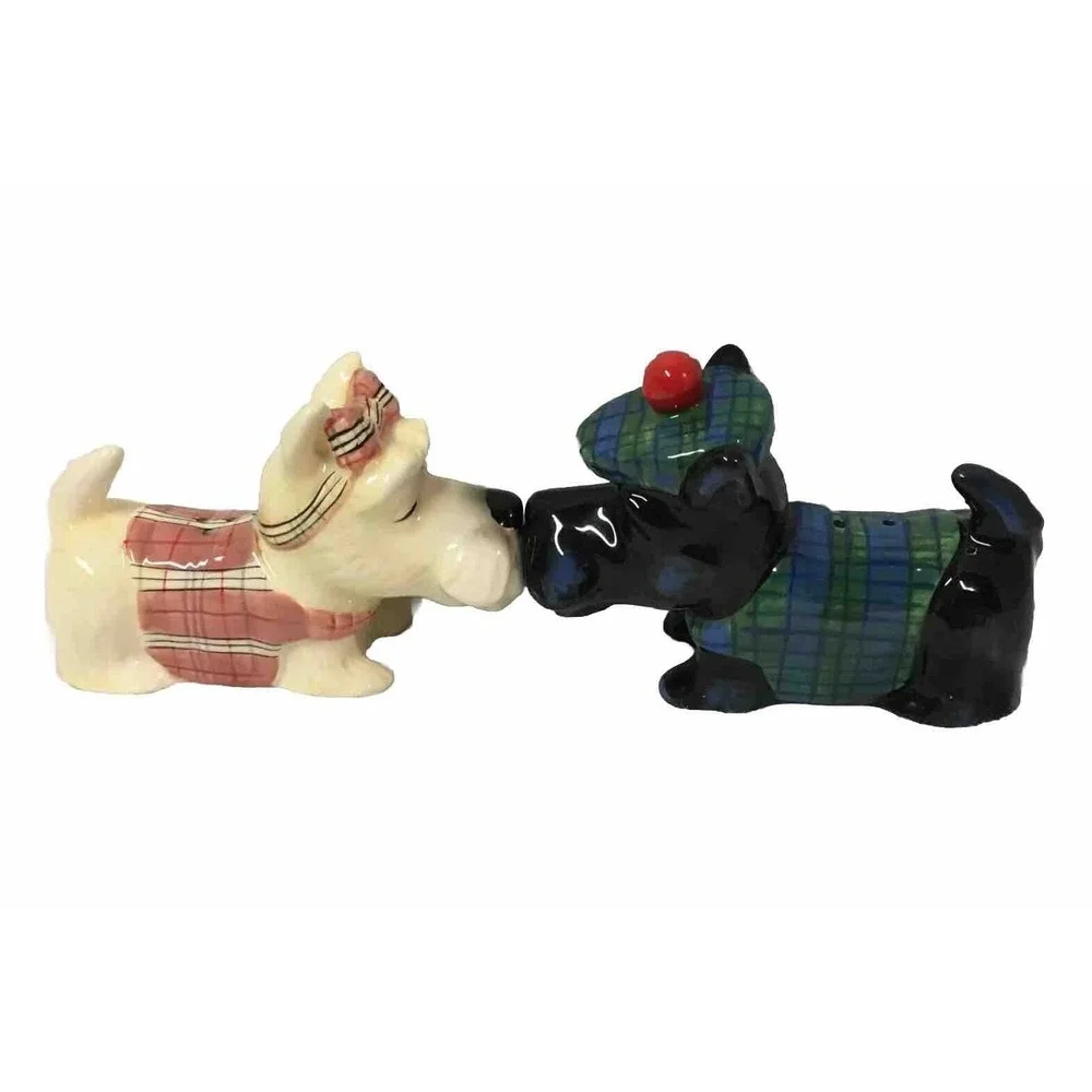 Westland Kissing 2006 Scottish Terrier Dog Magnetic‎ Salt & Pepper Shakers
